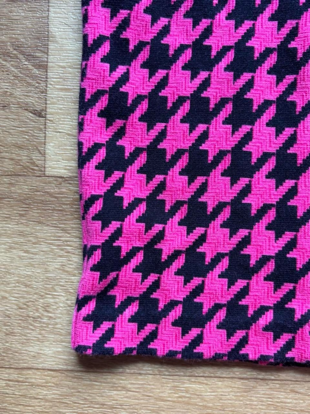 Go International Bold Hot Pink & Black Houndstooth Pencil Skirt - Picture 6 of 8